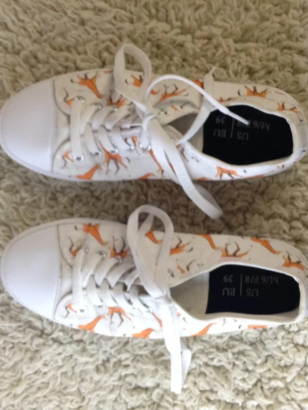 Like New Giraffe Canvas Sneakers W8 Unmarked similar to Chucks Outdoors Wildlife